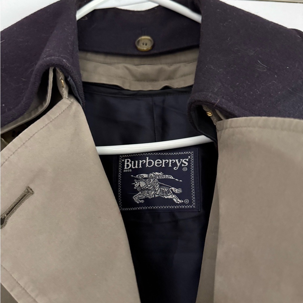 Vintage Burberry Trench Coat w zip-out wool lining and collar - Picture 2 of 8